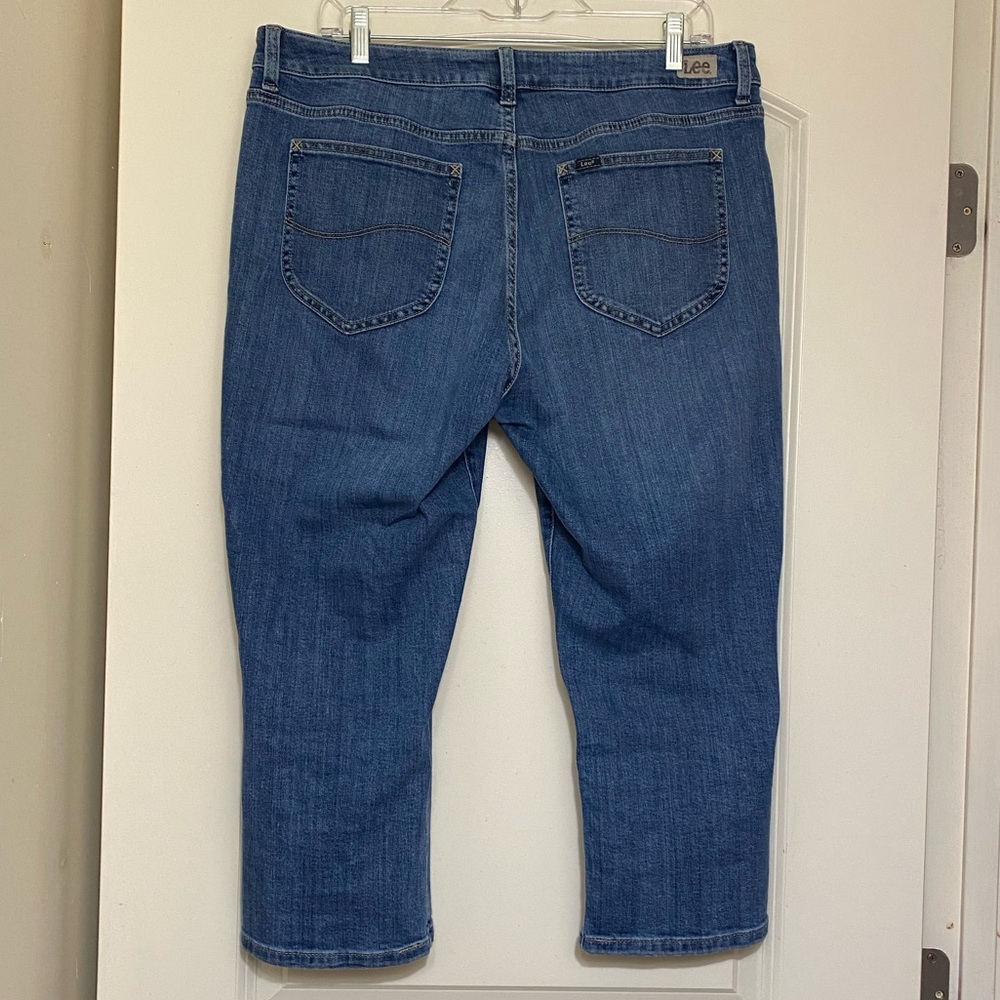 Lee Regular Fit Mid Rise Capris | 14 - Picture 3 of 3